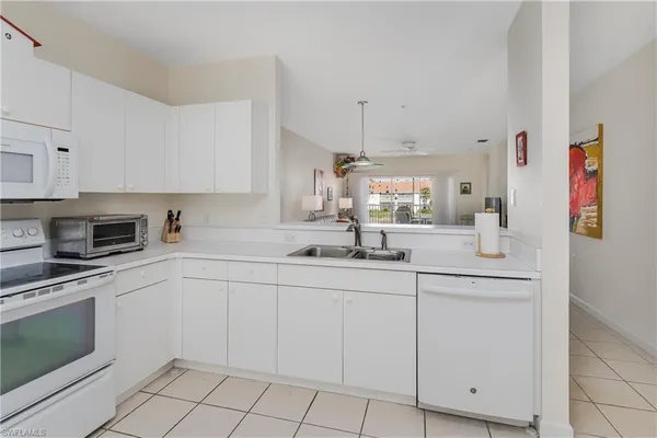 $2,000 | 3035 Horizon Lane, Unit 2208, Naples, FL 34109