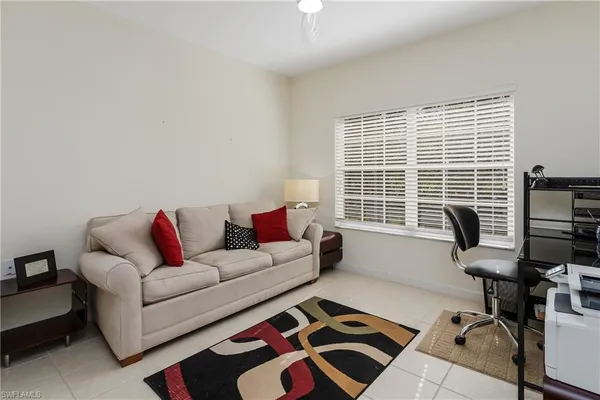 $2,000 | 3035 Horizon Lane, Unit 2208, Naples, FL 34109