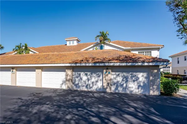 $2,000 | 3035 Horizon Lane, Unit 2208, Naples, FL 34109