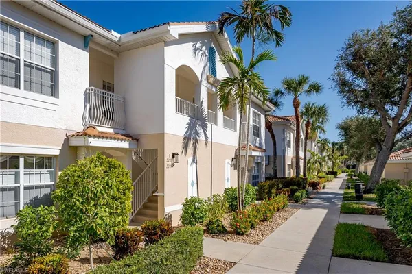 $2,000 | 3035 Horizon Lane, Unit 2208, Naples, FL 34109