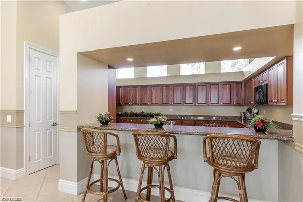 $2,000 | 3035 Horizon Lane, Unit 2208, Naples, FL 34109