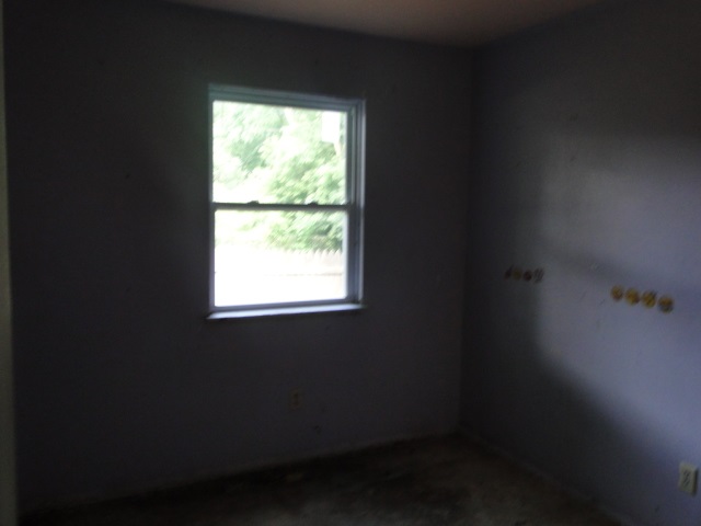 2717 East Pierson Road Flint, MI 48506 - Photo 8 of 12 31390476-7.JPG
