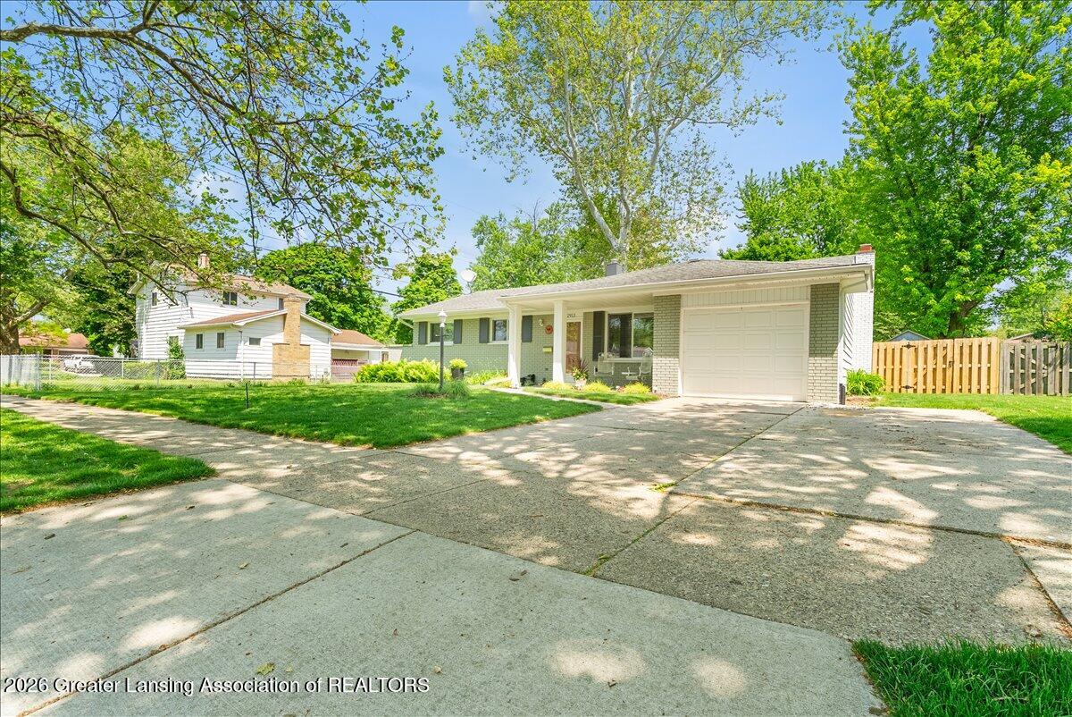 2913 Quincy Lane Lansing, MI 48910 - Photo 3 of 36 03-Media Jett - 01