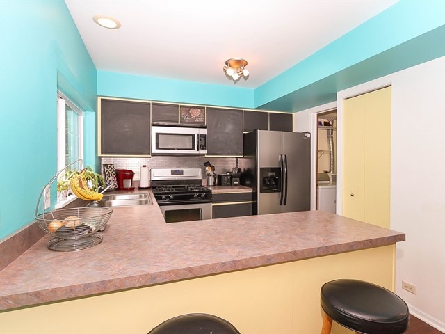 2032 Muirfield Circle Elgin, IL 60123 - Photo 7 of 21