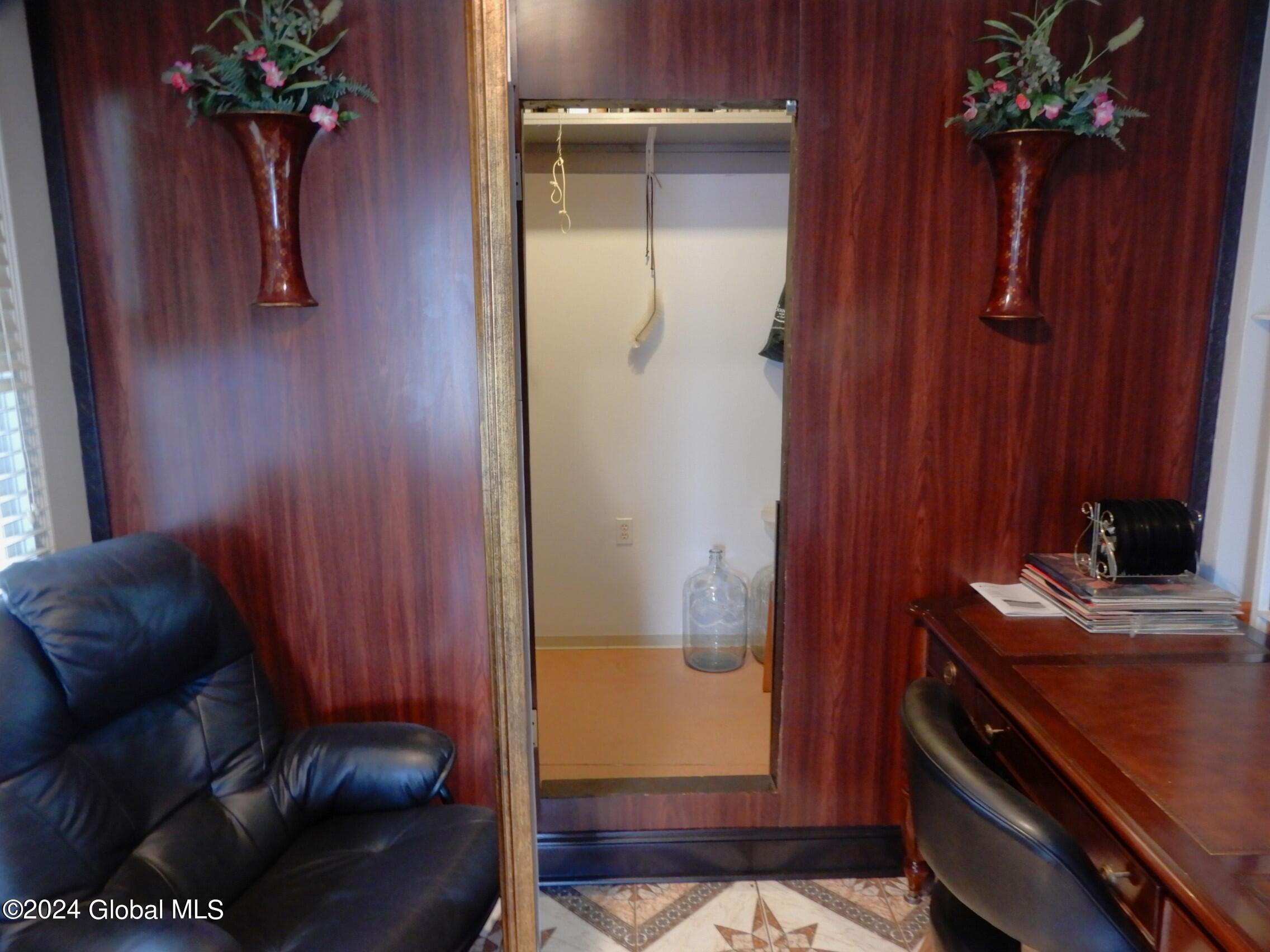 689-691 Hoosick Road Brunswick, NY 12180 - Photo 28 of 68 DSCN9813