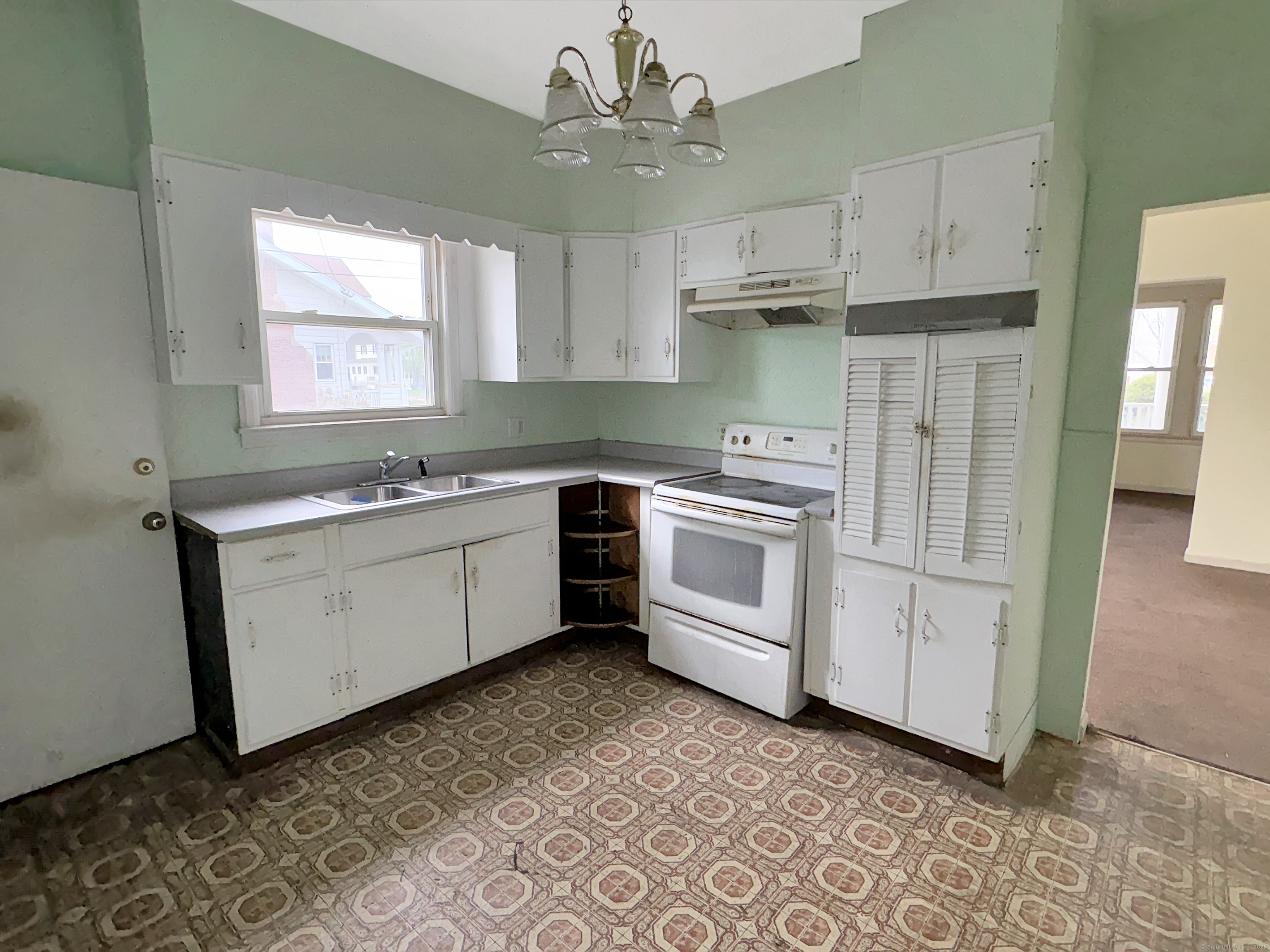 22 Helen Street Hamden, CT 06514 - Photo 9 of 30