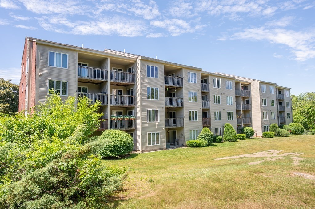 4 Duck Pond Road, Unit 213 Beverly, MA 01915 - Photo 1 of 27 Gallery Image 1