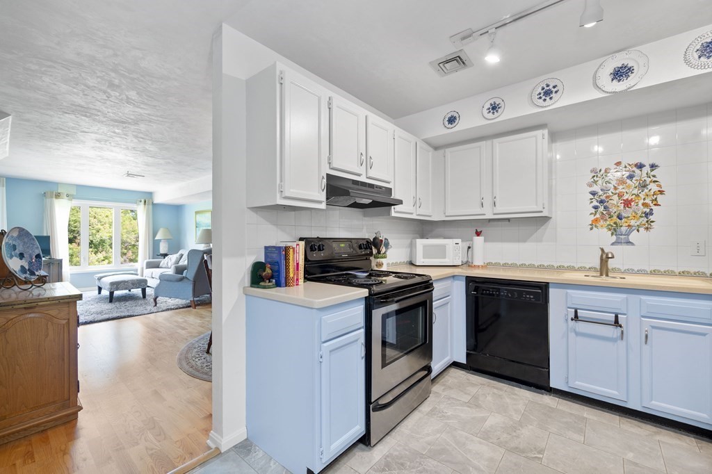 4 Duck Pond Road, Unit 213 Beverly, MA 01915 - Photo 21 of 27 Gallery Image 21