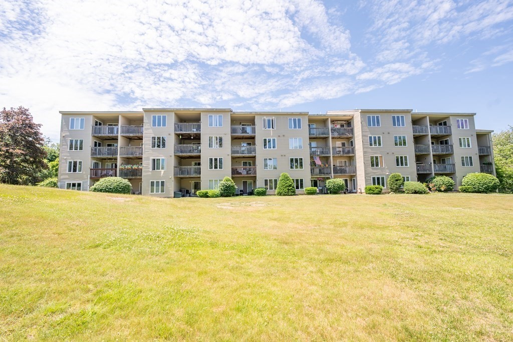 4 Duck Pond Road, Unit 213 Beverly, MA 01915 - Photo 3 of 27 Gallery Image 3