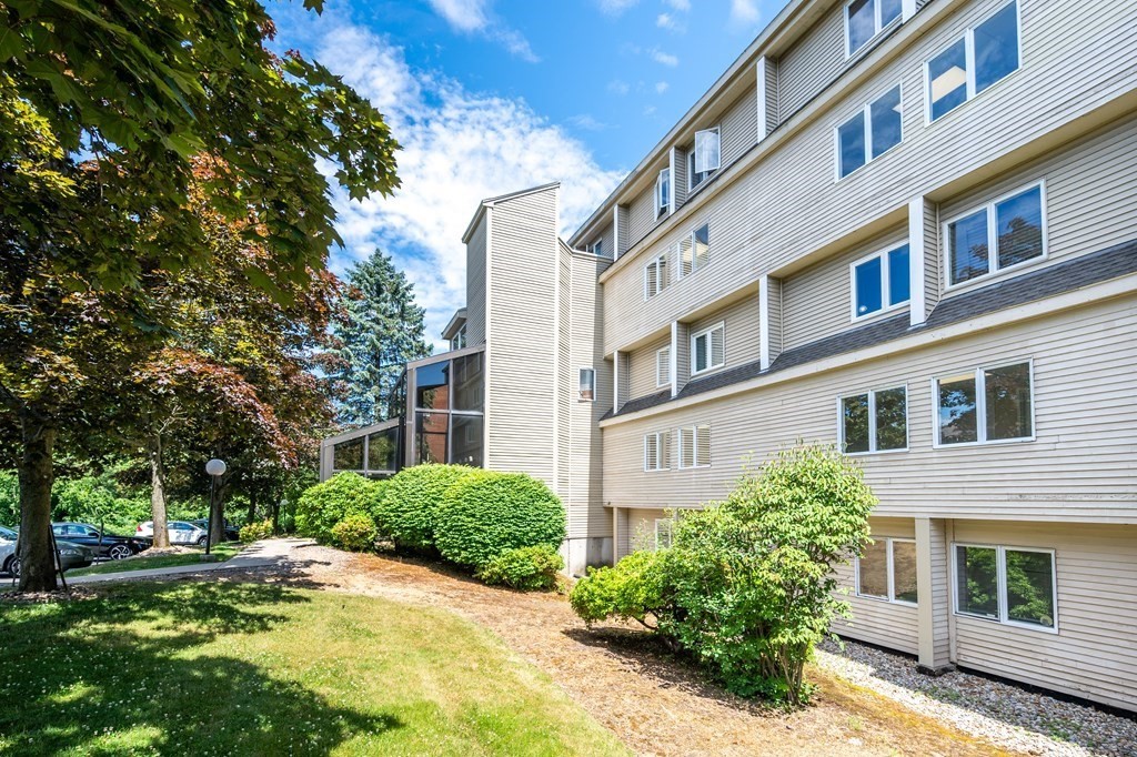 4 Duck Pond Road, Unit 213 Beverly, MA 01915 - Photo 6 of 27 Gallery Image 6