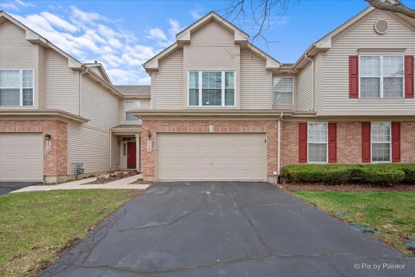 $360,000 | 715 Riding Lane, Unit 715, St. Charles, IL 60174