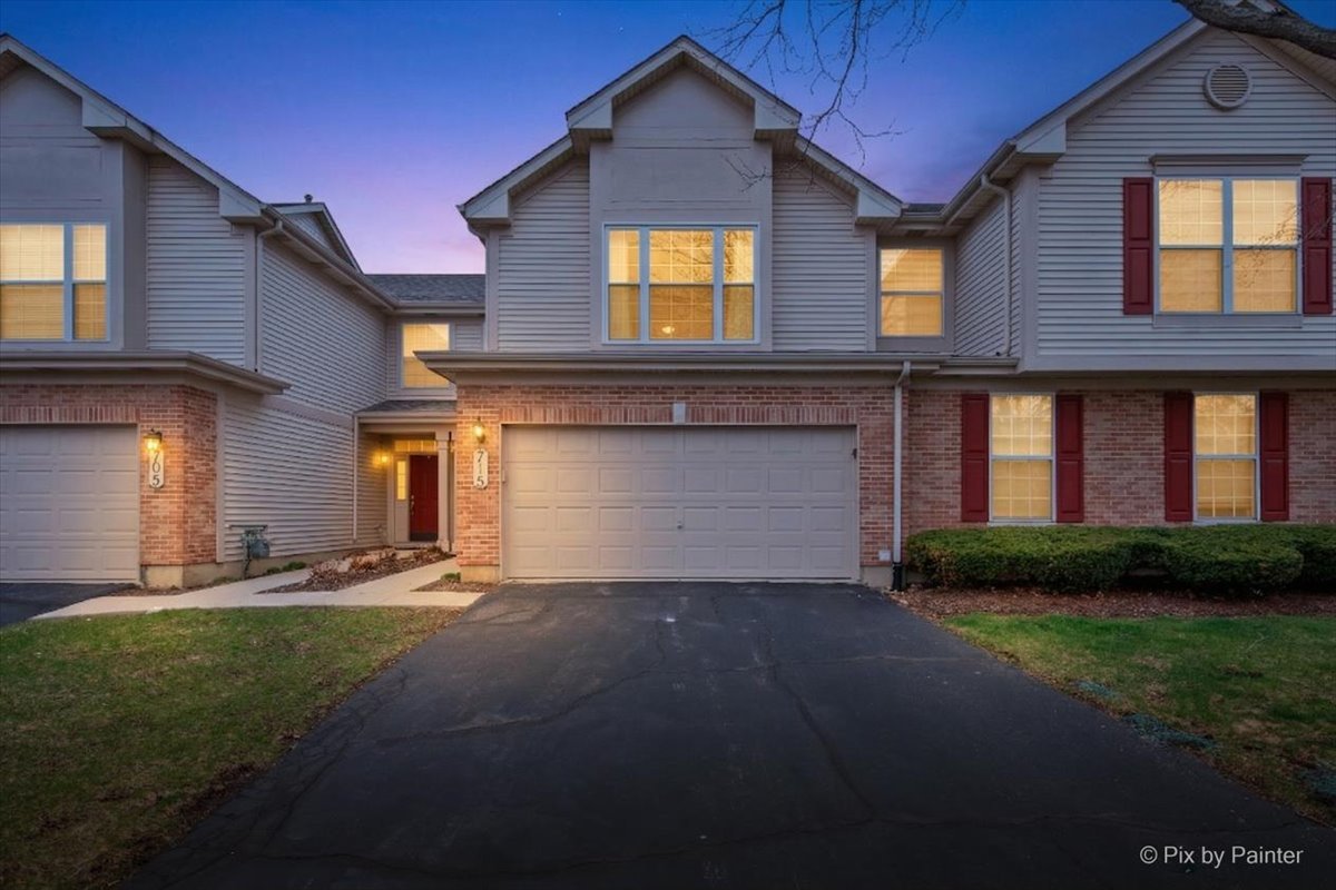 715 Riding Lane, Unit 715 St. Charles, IL 60174 - Photo 2 of 31