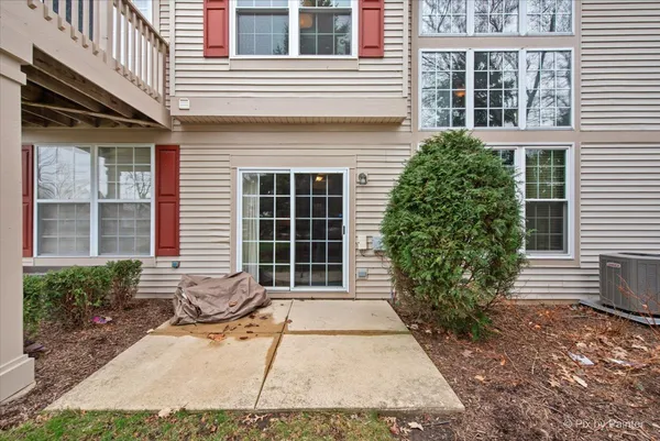 $360,000 | 715 Riding Lane, Unit 715, St. Charles, IL 60174