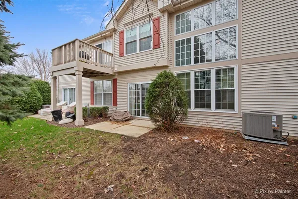$360,000 | 715 Riding Lane, Unit 715, St. Charles, IL 60174