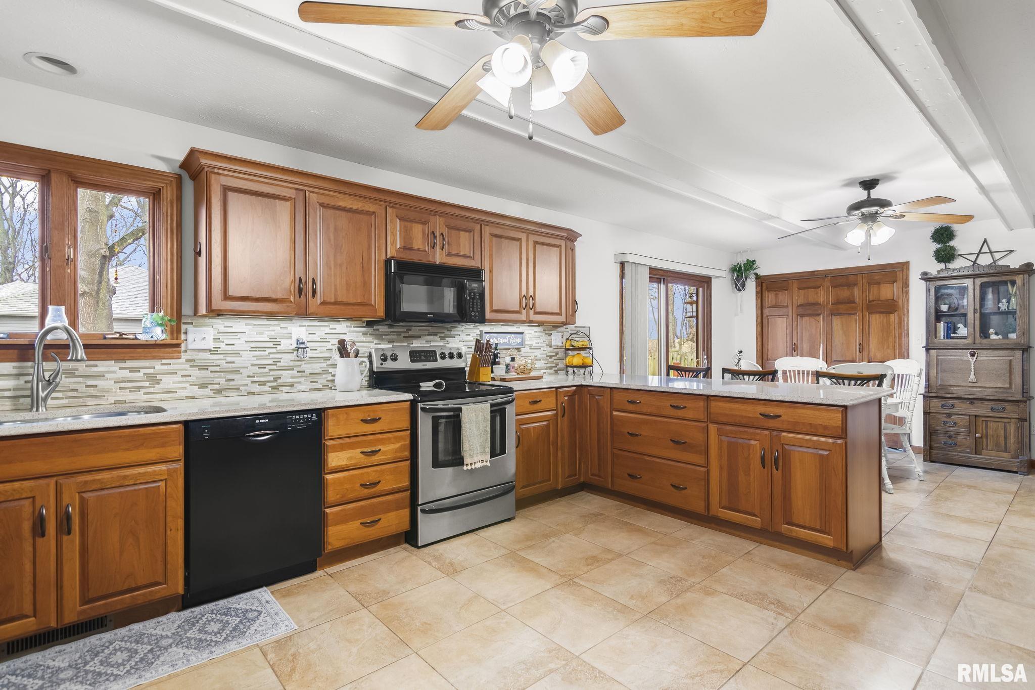 33 Sarah Avenue Springfield, IL 62703 - Photo 13 of 41