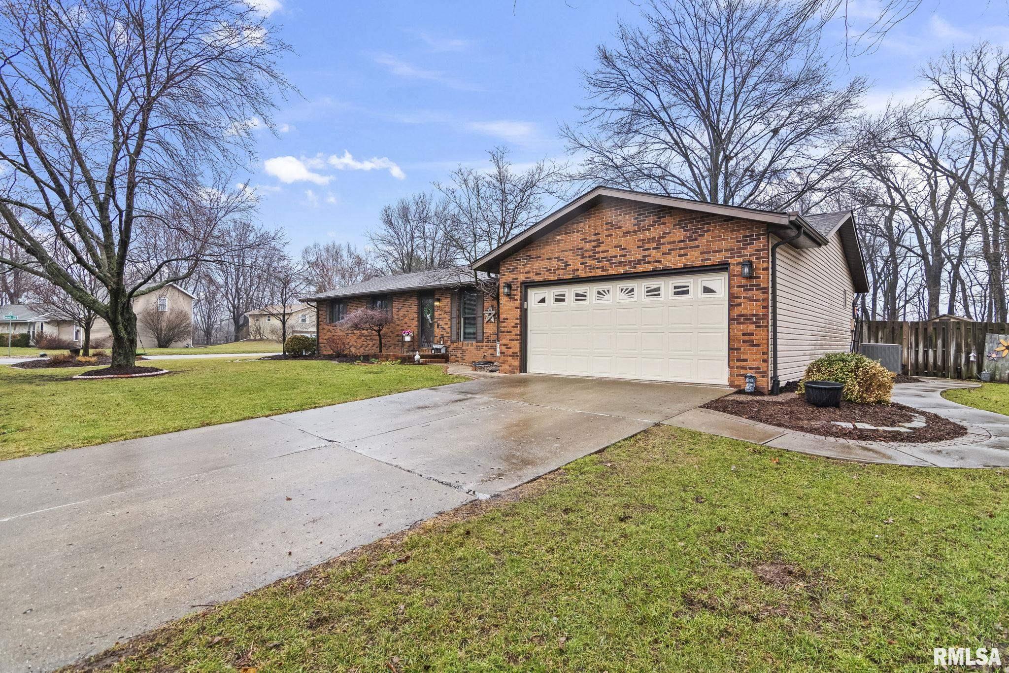 33 Sarah Avenue Springfield, IL 62703 - Photo 2 of 41