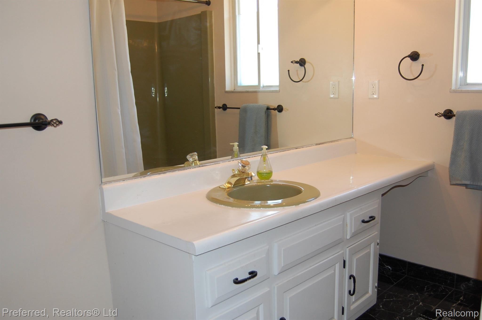 3568 Golfside Road Ypsilanti, MI 48197 - Photo 15 of 25 Master Bathroom