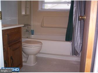 306 Deerfield Road Newark, DE 19713 - Photo 9 of 11 Bathroom