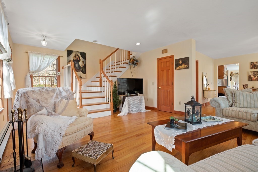 121 Mendon Road Sutton, MA 01590 - Photo 12 of 31