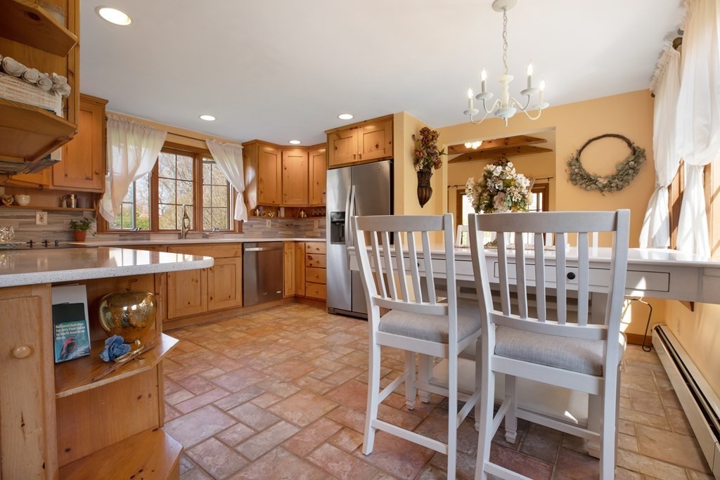 121 Mendon Road Sutton, MA 01590 - Photo 6 of 31