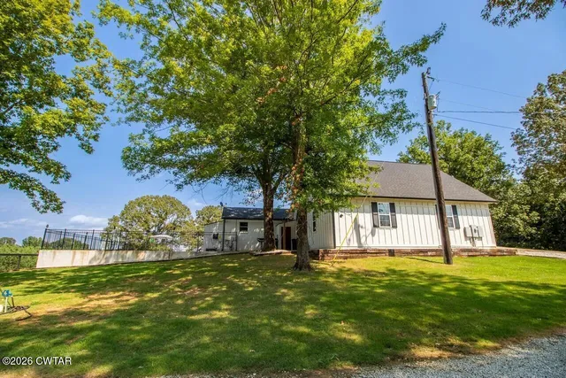 a view of house with a big yard