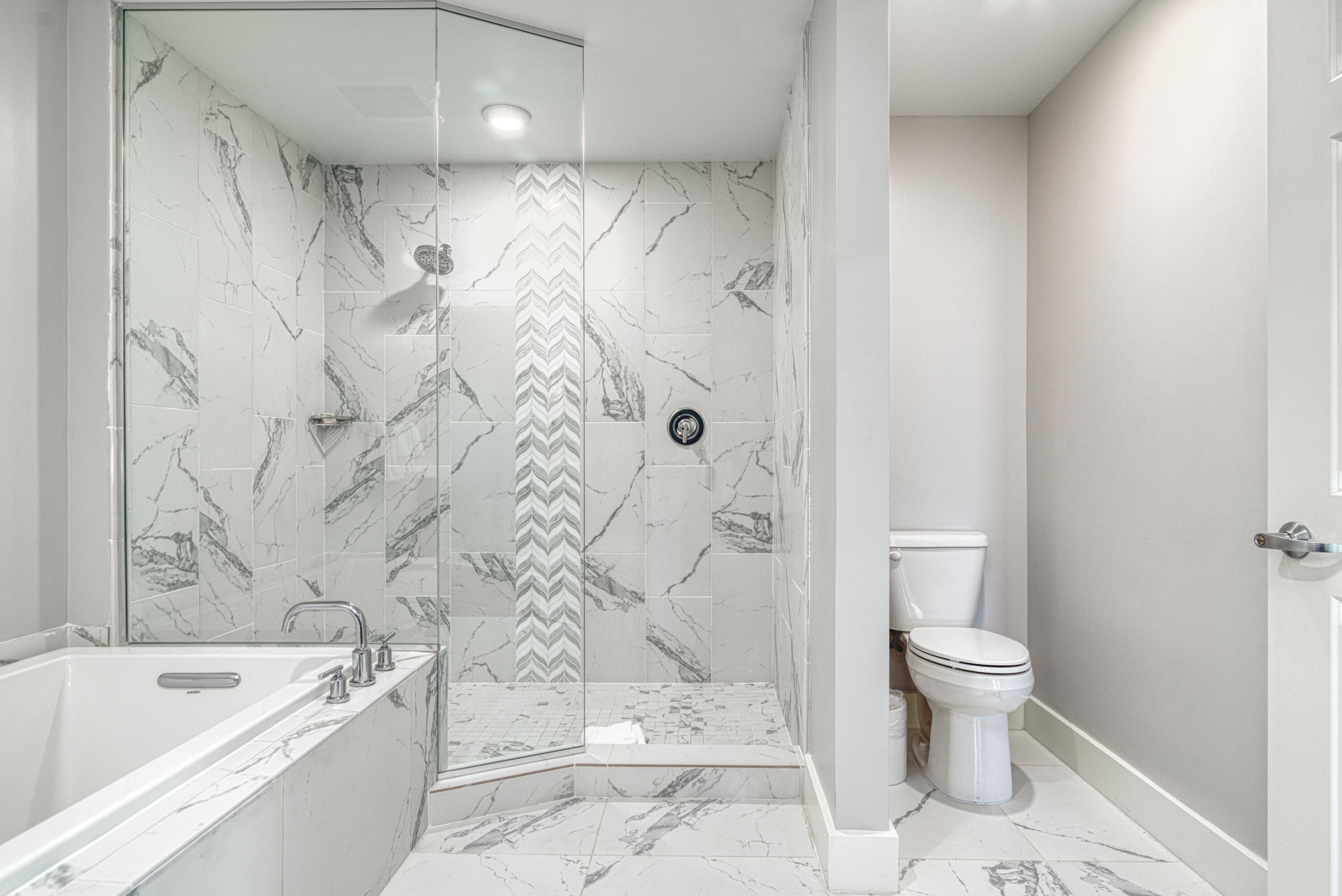 9000 Heron Walk Drive, Unit 3104 Miramar Beach, FL 32550 - Photo 22 of 45 a bathroom with a bathtub and a toilet