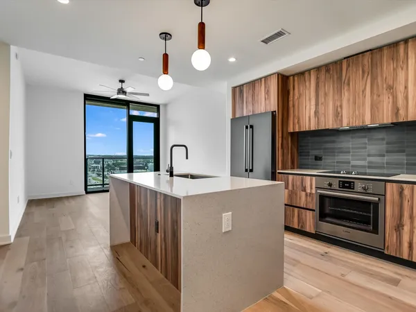 $2,800 | 84 East Avenue, Unit 2102, Austin, TX 78701