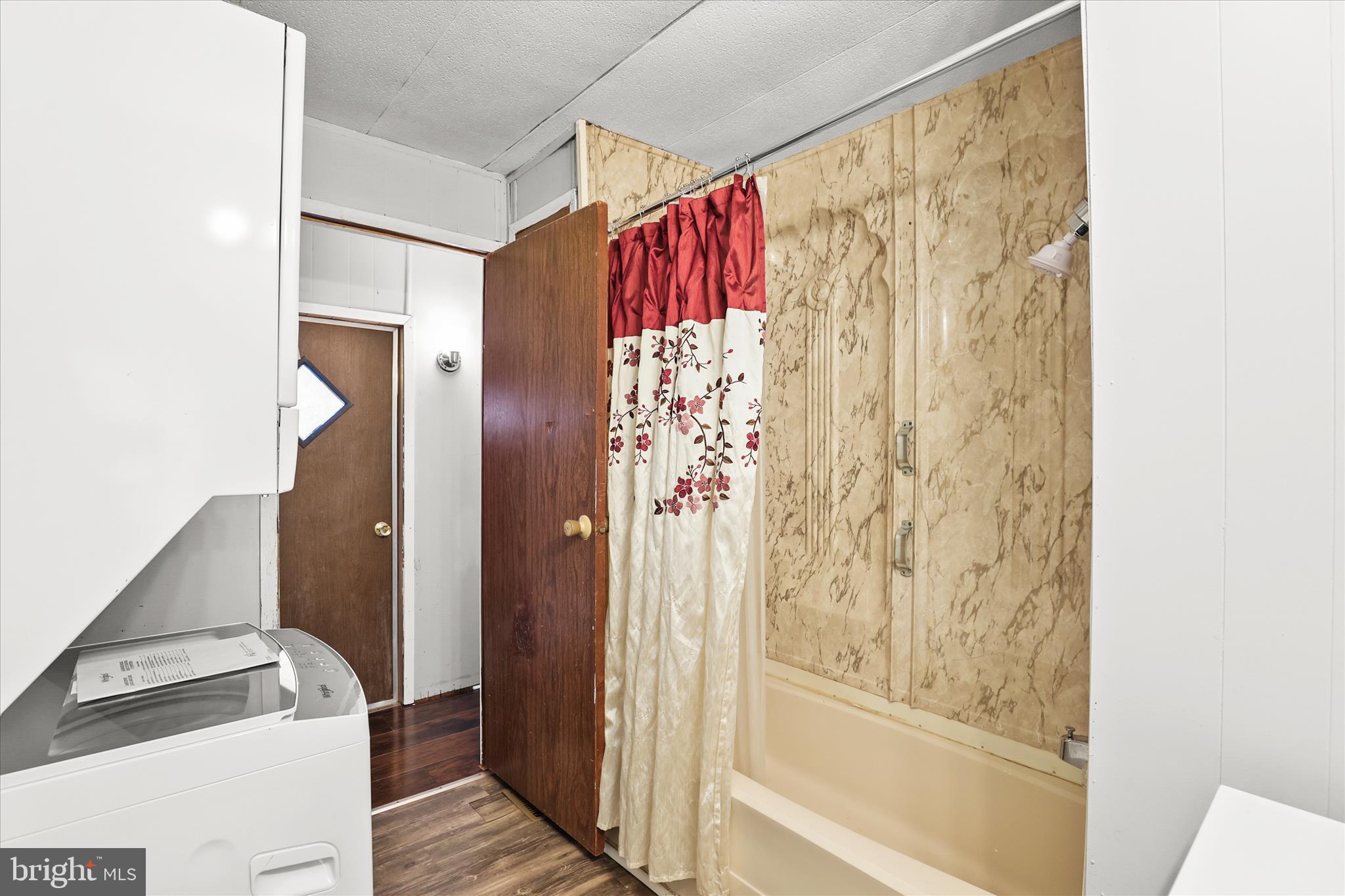 3720 Davidsburg Road, Unit A12 Dover, PA 17315 - Photo 29 of 32 a bathroom with a shower and a sink