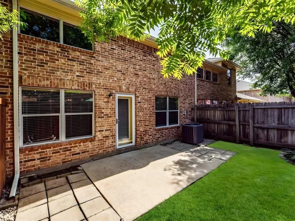$2,250 | 10116 Wake Bridge Drive, Frisco, TX 75035