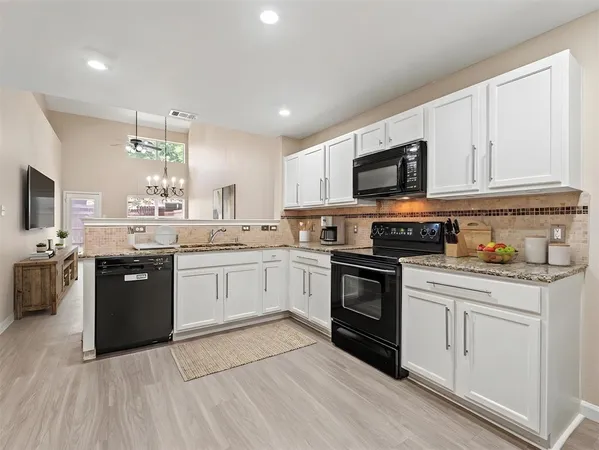 $2,250 | 10116 Wake Bridge Drive, Frisco, TX 75035
