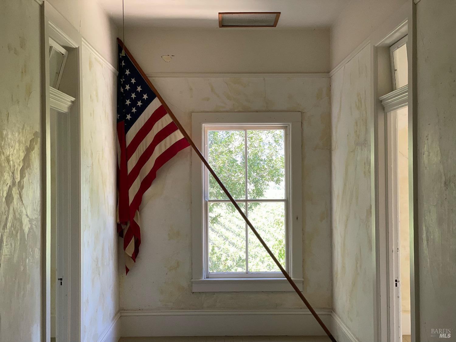 751 Crystal Springs Road St. Helena, CA 94574 - Photo 19 of 25 a view of entryway