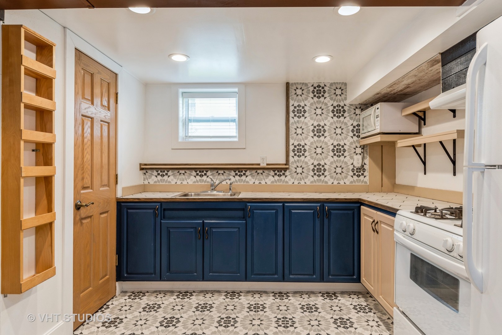 110 Harding Avenue Fox River Grove, IL 60021 - Photo 11 of 17 Gallery Image 11