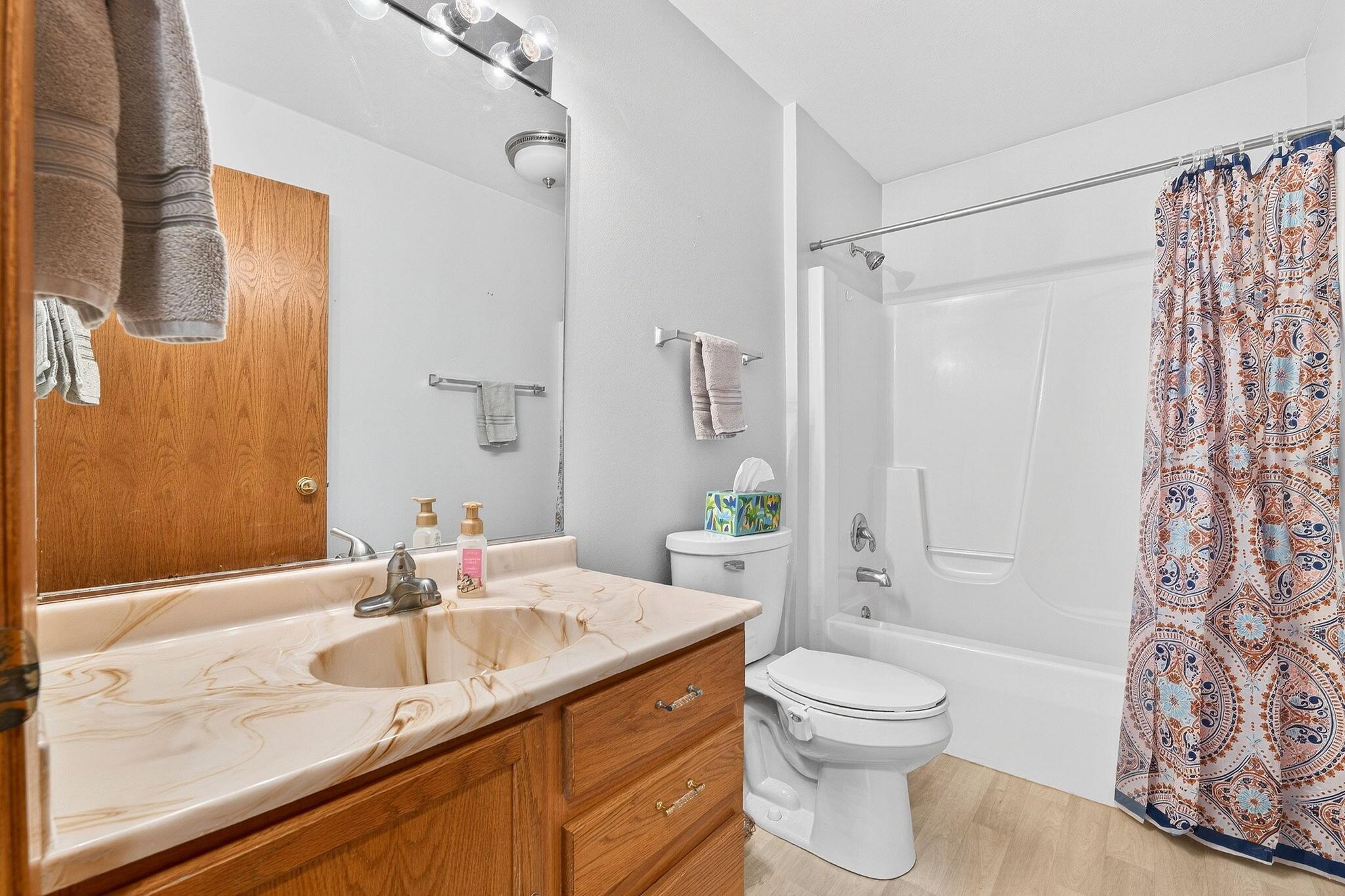 804 Fieldstone Way Watertown, WI 53094 - Photo 25 of 32 Main Floor Full Bath