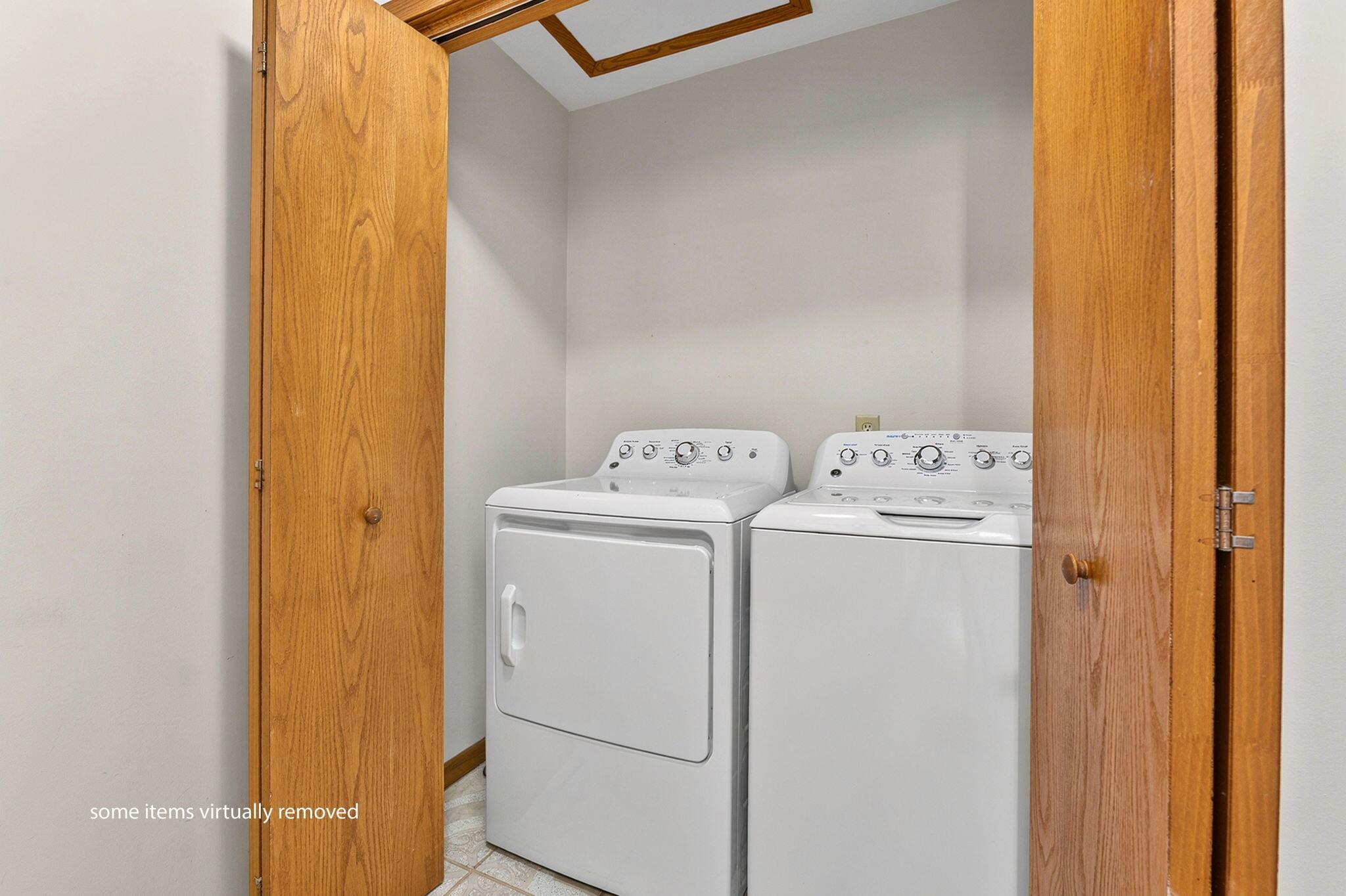 804 Fieldstone Way Watertown, WI 53094 - Photo 26 of 32 Main Floor Laundry