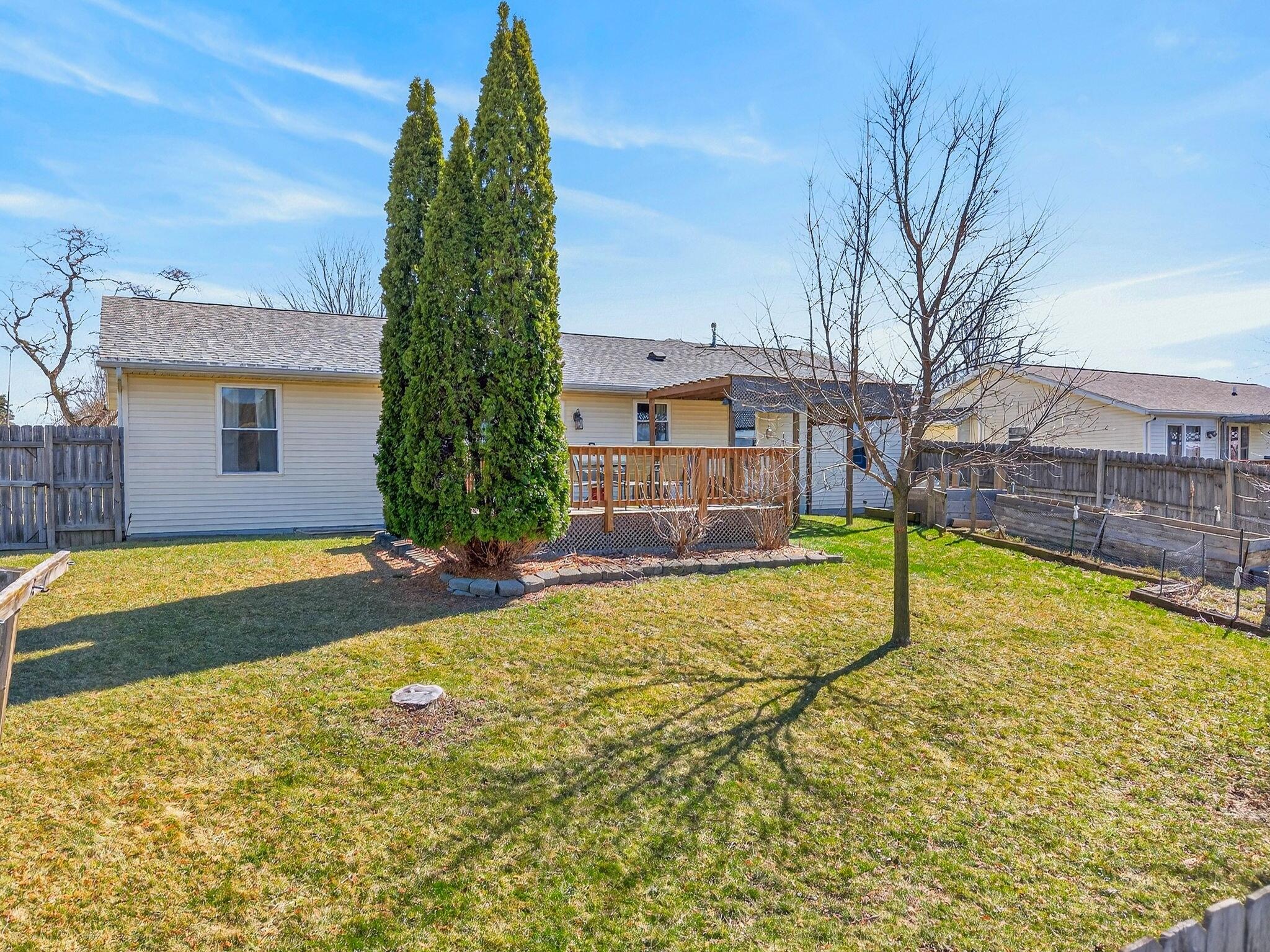 804 Fieldstone Way Watertown, WI 53094 - Photo 28 of 32 Backyard