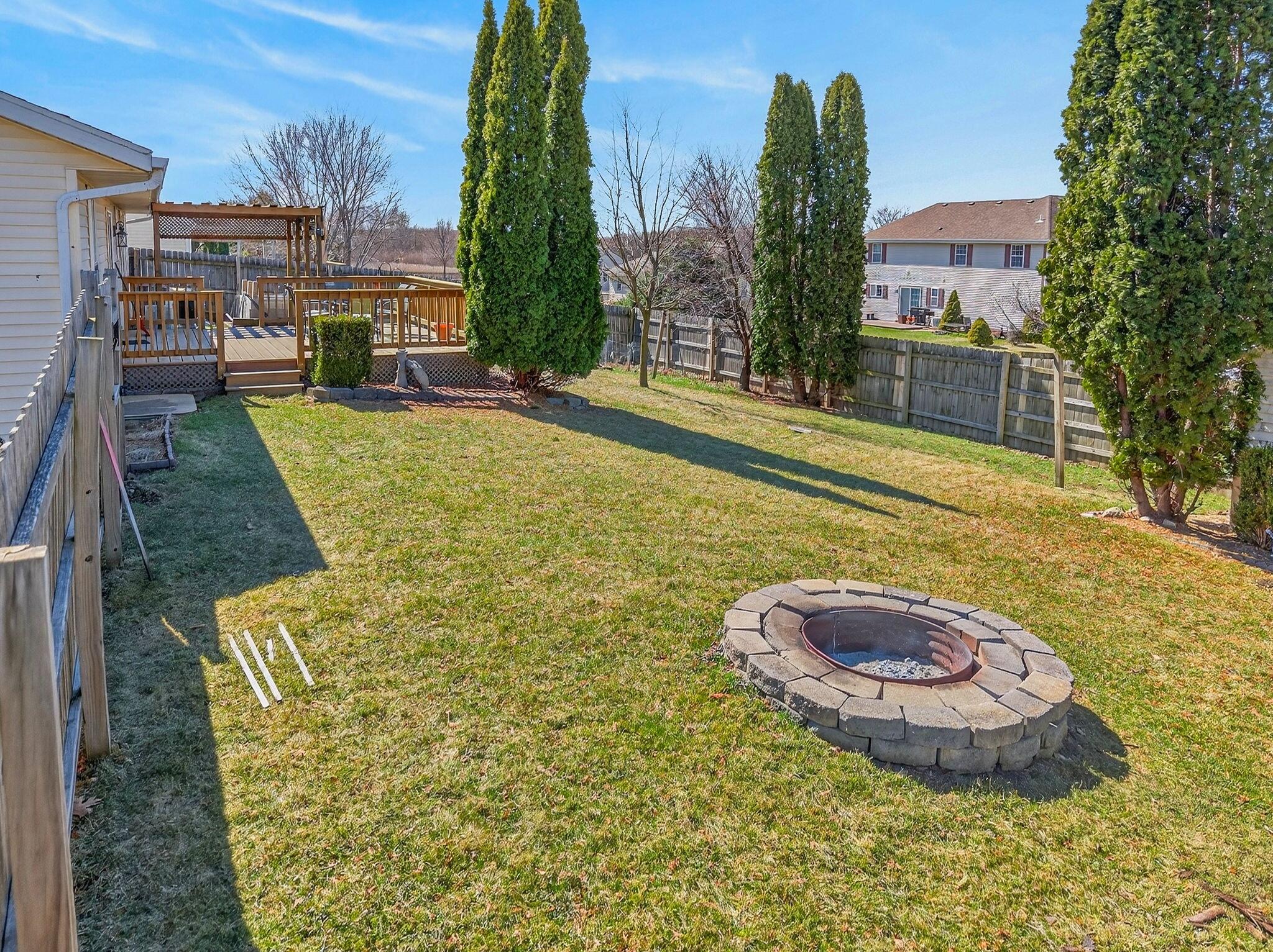 804 Fieldstone Way Watertown, WI 53094 - Photo 29 of 32 Firepit