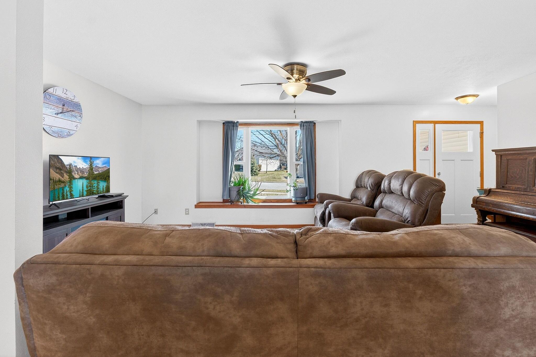 804 Fieldstone Way Watertown, WI 53094 - Photo 5 of 32 Living Room