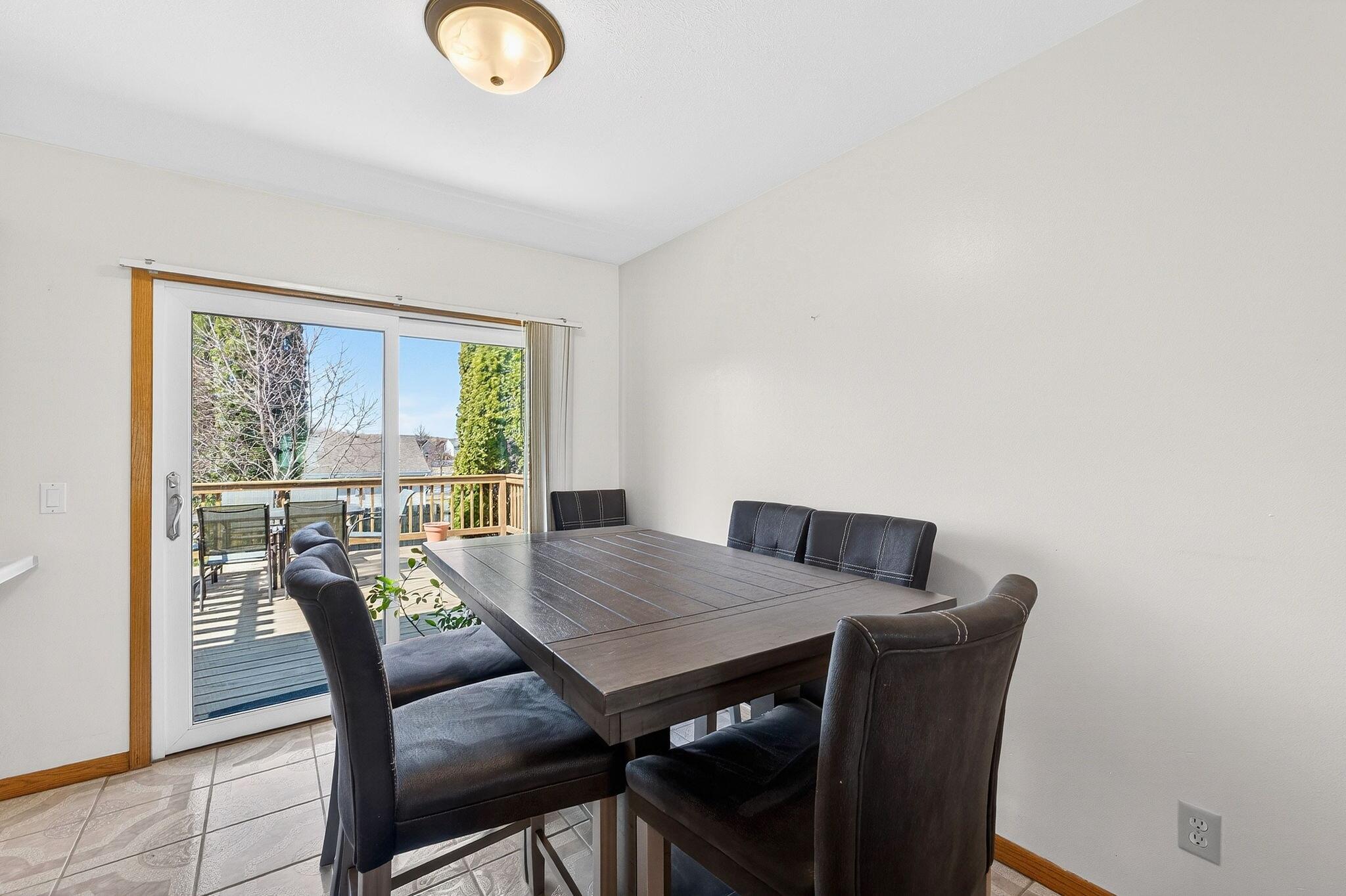 804 Fieldstone Way Watertown, WI 53094 - Photo 8 of 32 Dining Room
