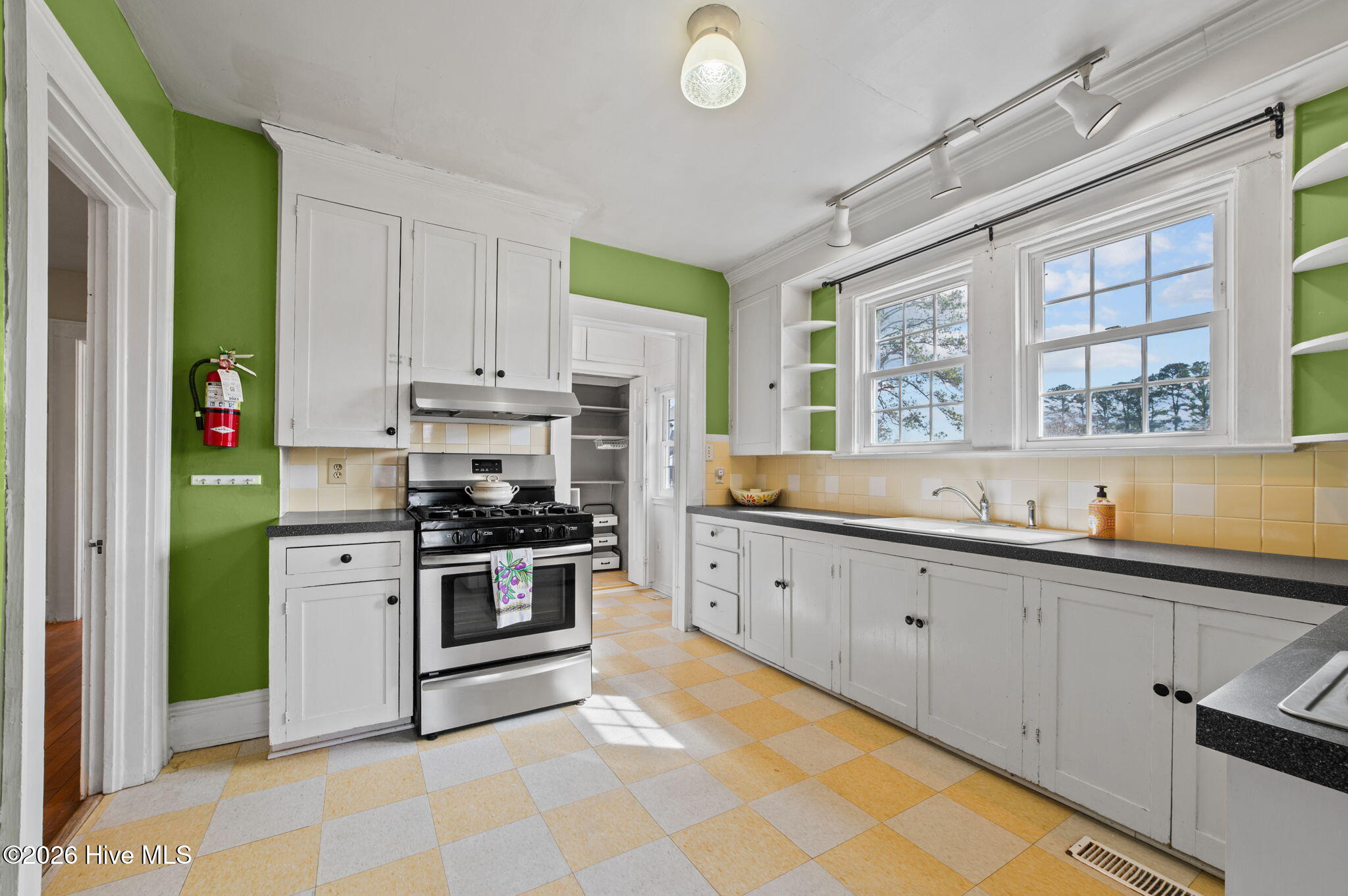 2280 West 5th Street Washington, NC 27889 - Photo 16 of 51 Kitchen