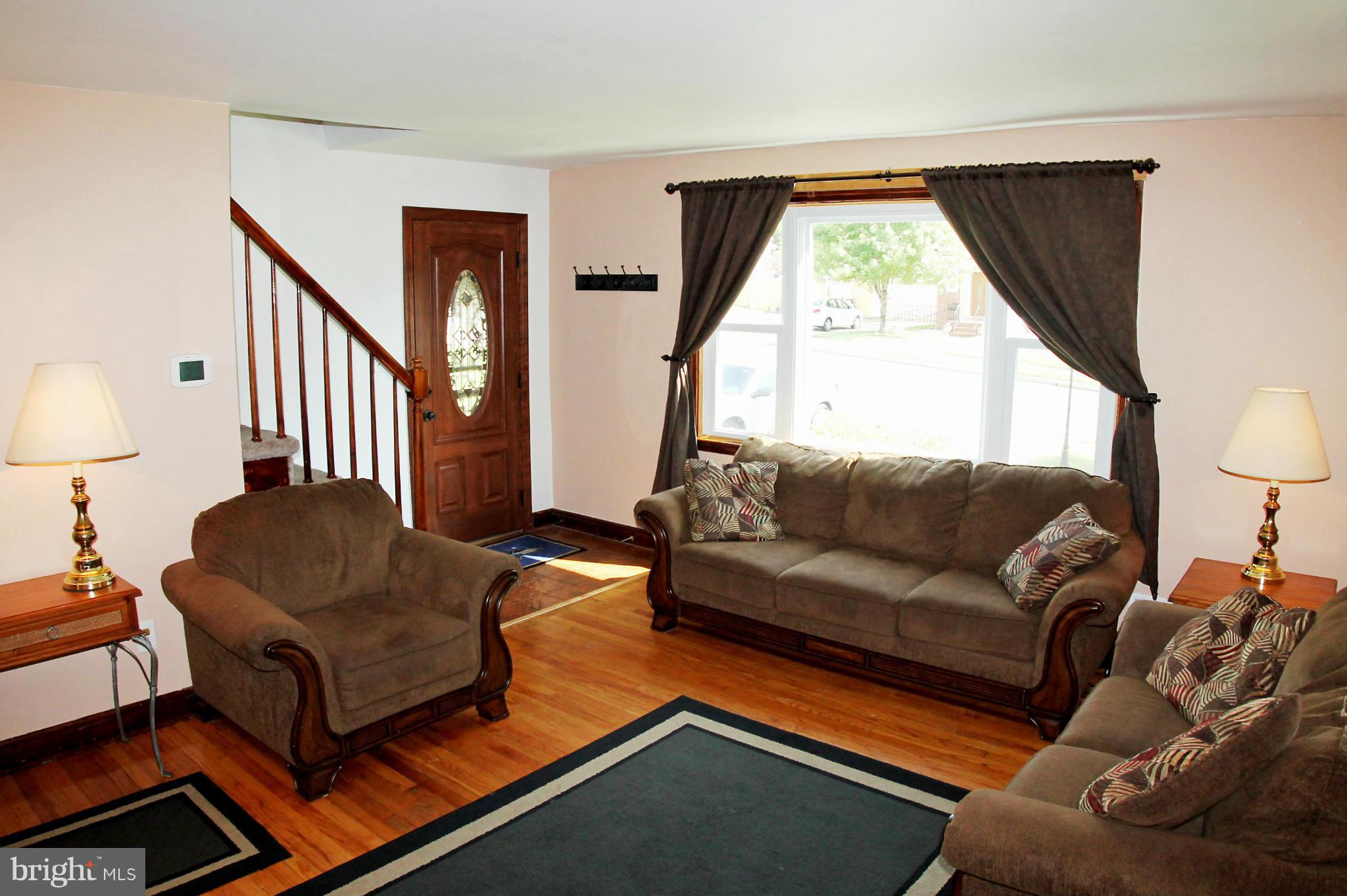 2907 Willoughby Road Baltimore, MD 21234 - Photo 3 of 30 Living Room