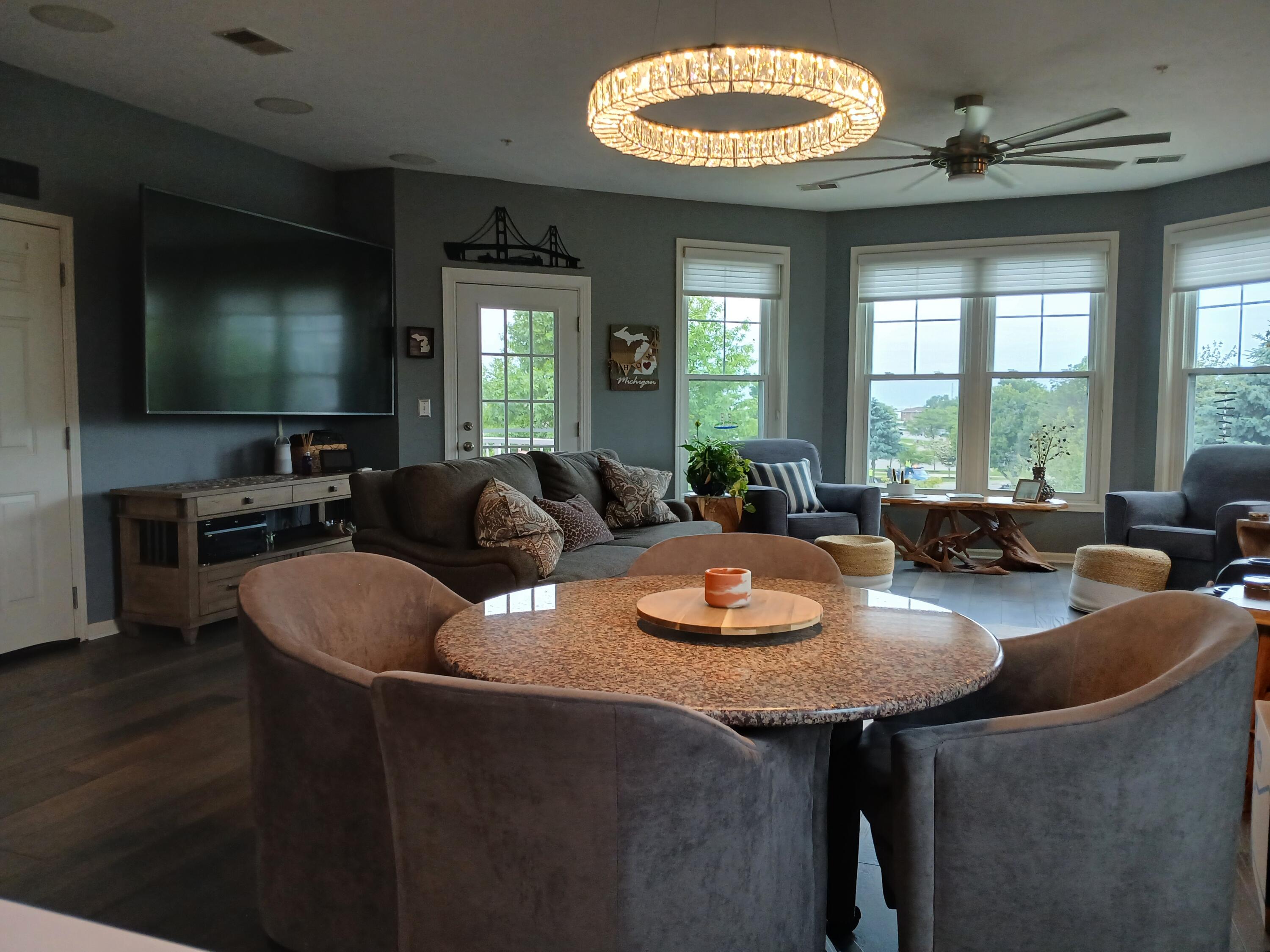 300 South Rath Avenue, Unit 5 Ludington, MI 49431 - Photo 10 of 28 Dining Room