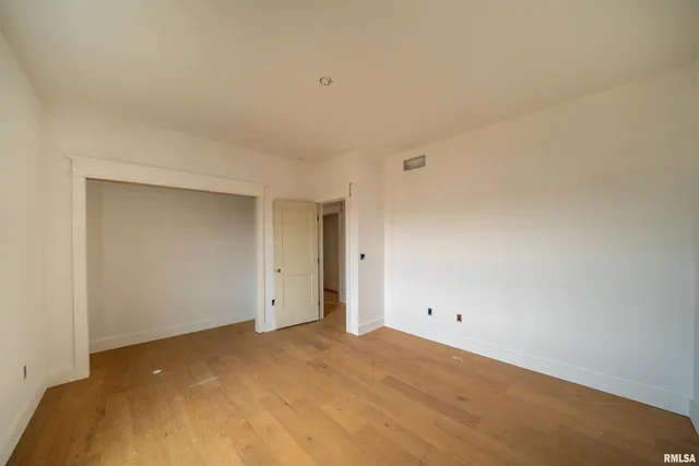 $459,000 | 1319 West Hillcrest Drive, Chillicothe, IL 61523