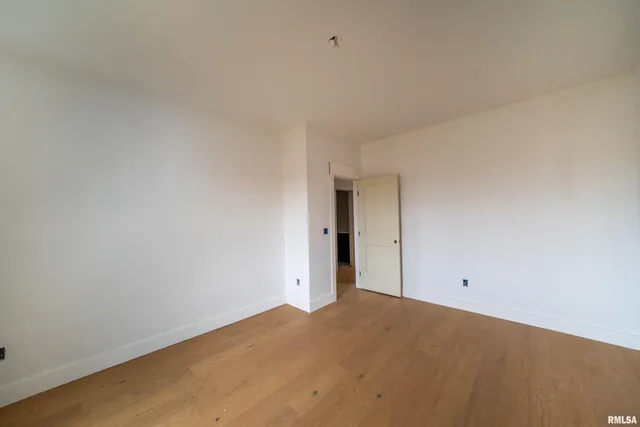 $459,000 | 1319 West Hillcrest Drive, Chillicothe, IL 61523