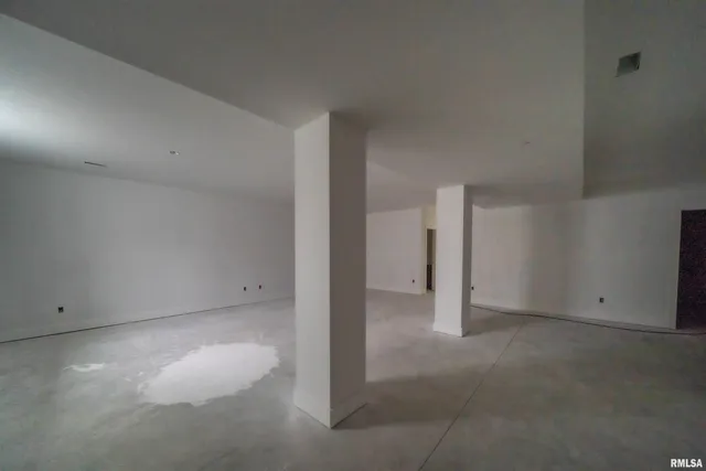 $459,000 | 1319 West Hillcrest Drive, Chillicothe, IL 61523