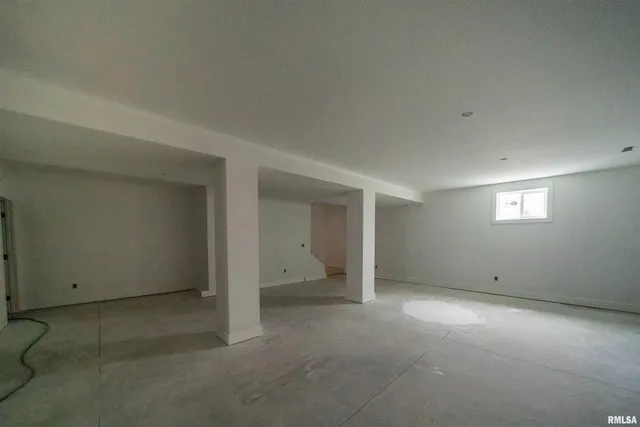 $459,000 | 1319 West Hillcrest Drive, Chillicothe, IL 61523