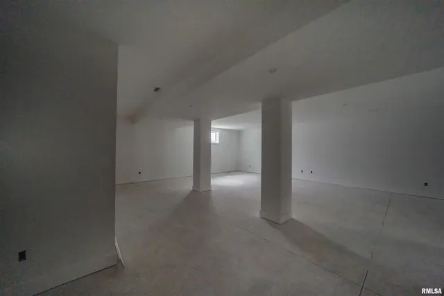 $459,000 | 1319 West Hillcrest Drive, Chillicothe, IL 61523