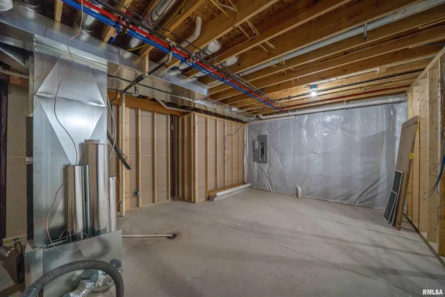 $459,000 | 1319 West Hillcrest Drive, Chillicothe, IL 61523