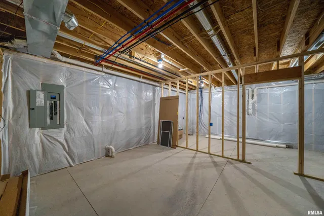 $459,000 | 1319 West Hillcrest Drive, Chillicothe, IL 61523