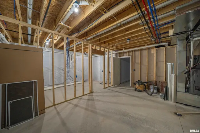 $459,000 | 1319 West Hillcrest Drive, Chillicothe, IL 61523