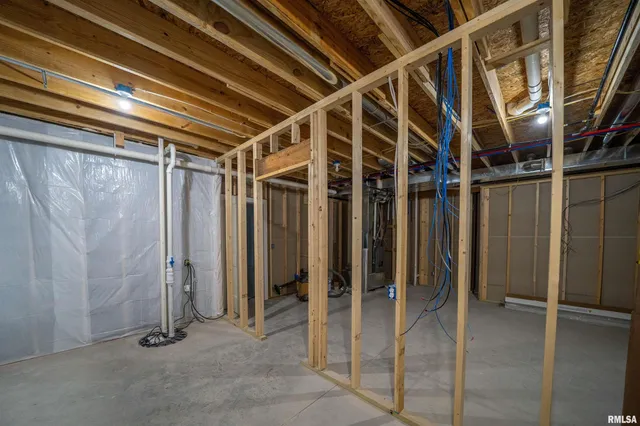 $459,000 | 1319 West Hillcrest Drive, Chillicothe, IL 61523